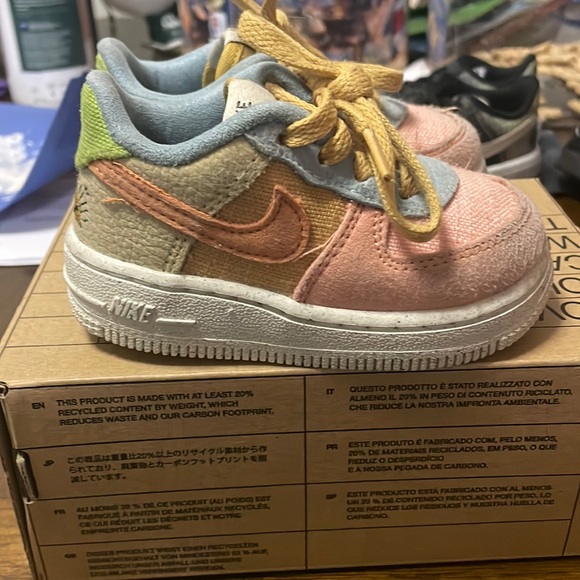 Nike Sneakers - Picture 1 of 4